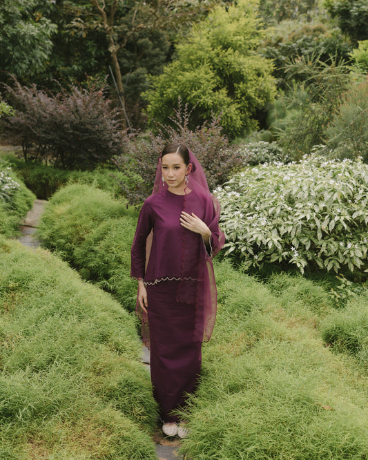 Lisa Scallop Kurung in Mulberry
