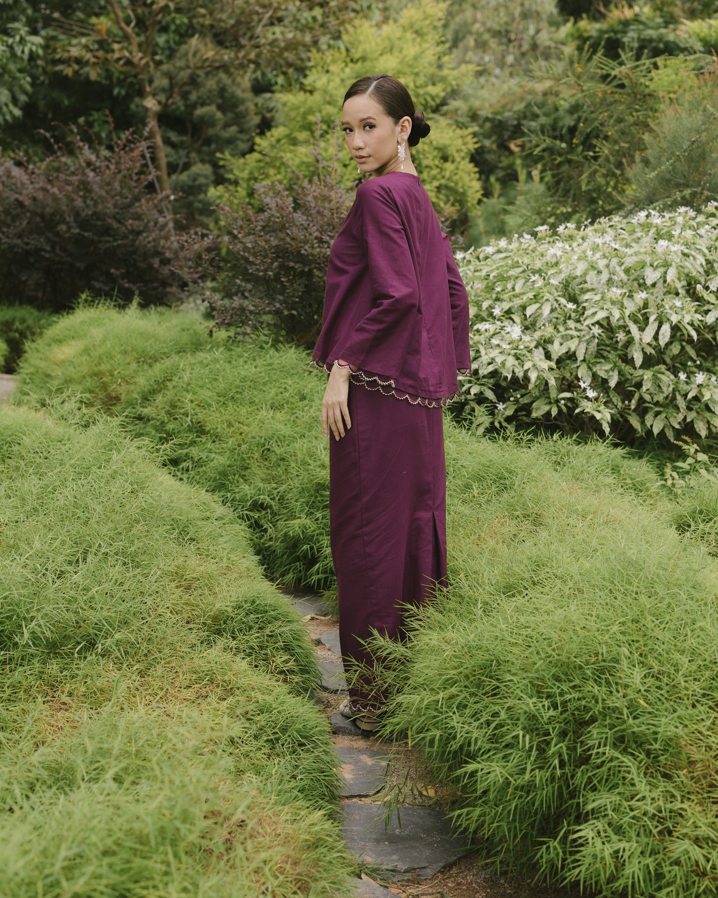 Lisa Scallop Kurung in Mulberry